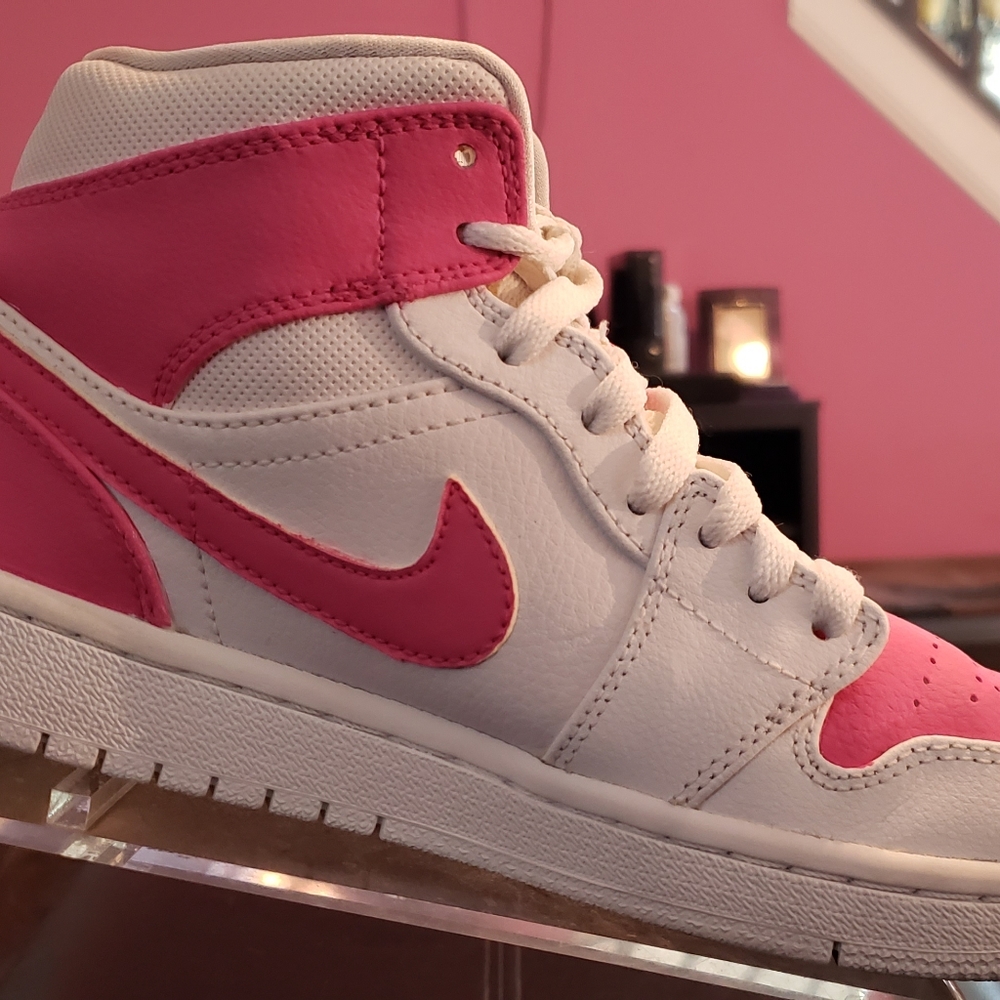 Custom "Hot Pink" 
Retro Jordan 1 - Picture 8 of 8